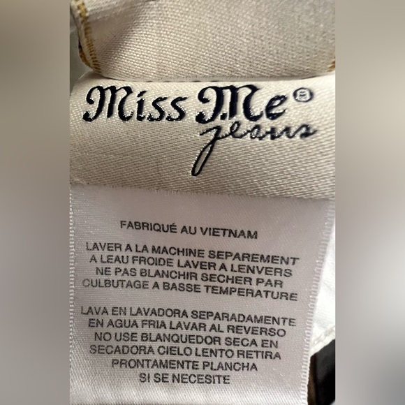 Miss Me- Juniors‎ White Jean Jacket, Medium - Picture 7 of 10